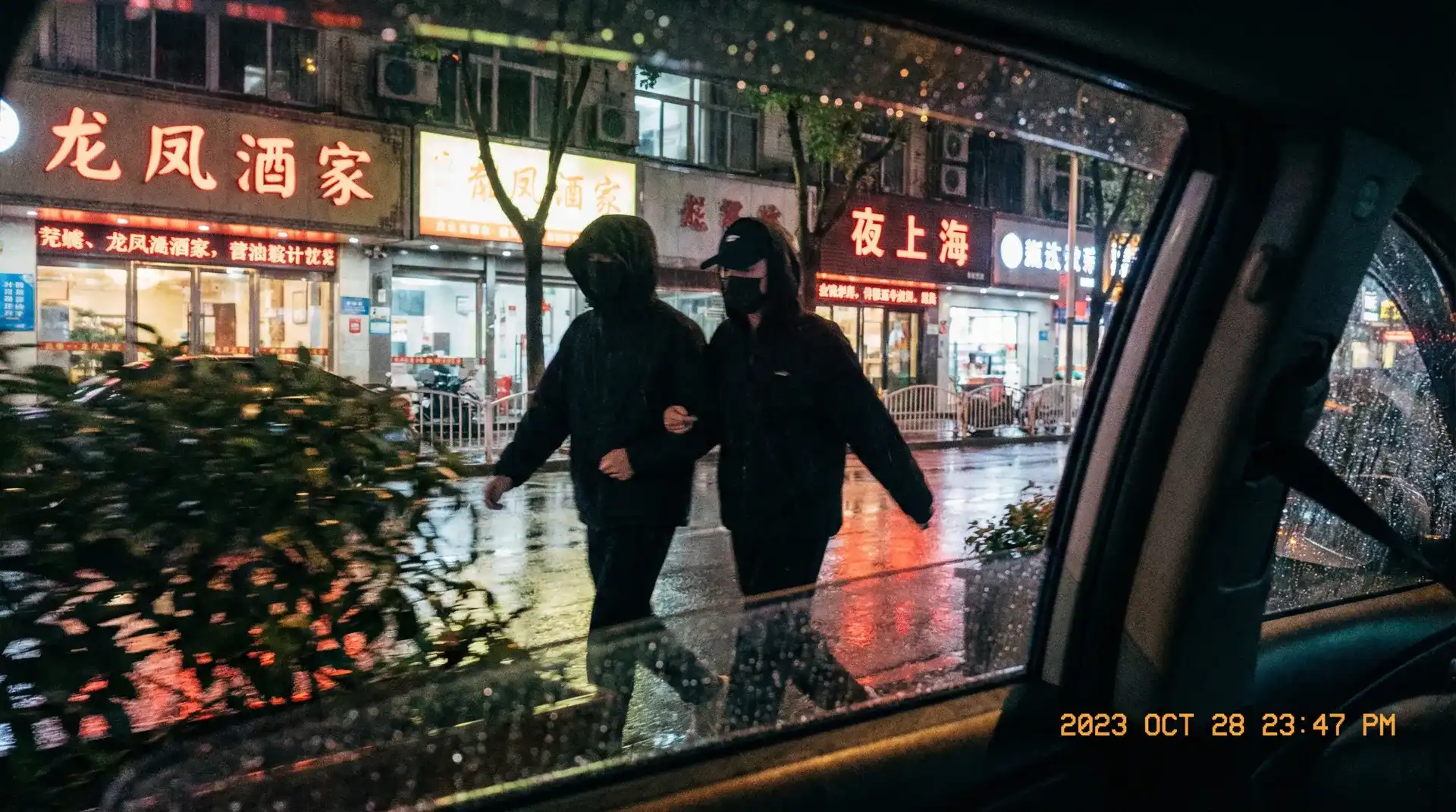 51吃瓜官网 - 顶流明星深夜密会现场抓拍照片